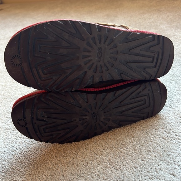 UGG RARE Classic Short US 7 with Red cable trim - Excellent Condition - Picture 5 of 16